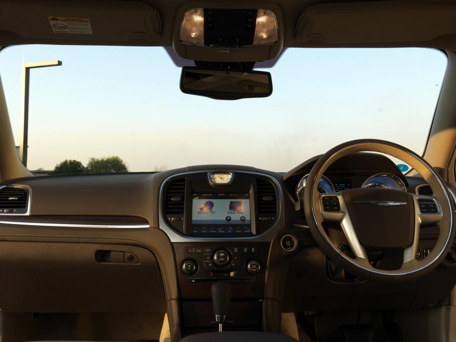  Chrysler 300C 2012 года  (ZA) (фото 6 из 7)